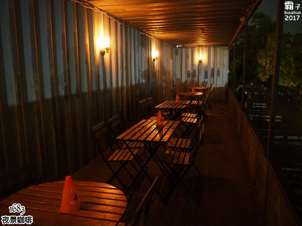 1683 夜景咖啡:1683夜景咖啡,賞夜景還有夢幻花牆可以合照~