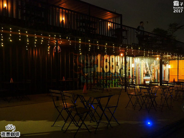 1683 夜景咖啡:1683夜景咖啡,賞夜景還有夢幻花牆可以合照~
