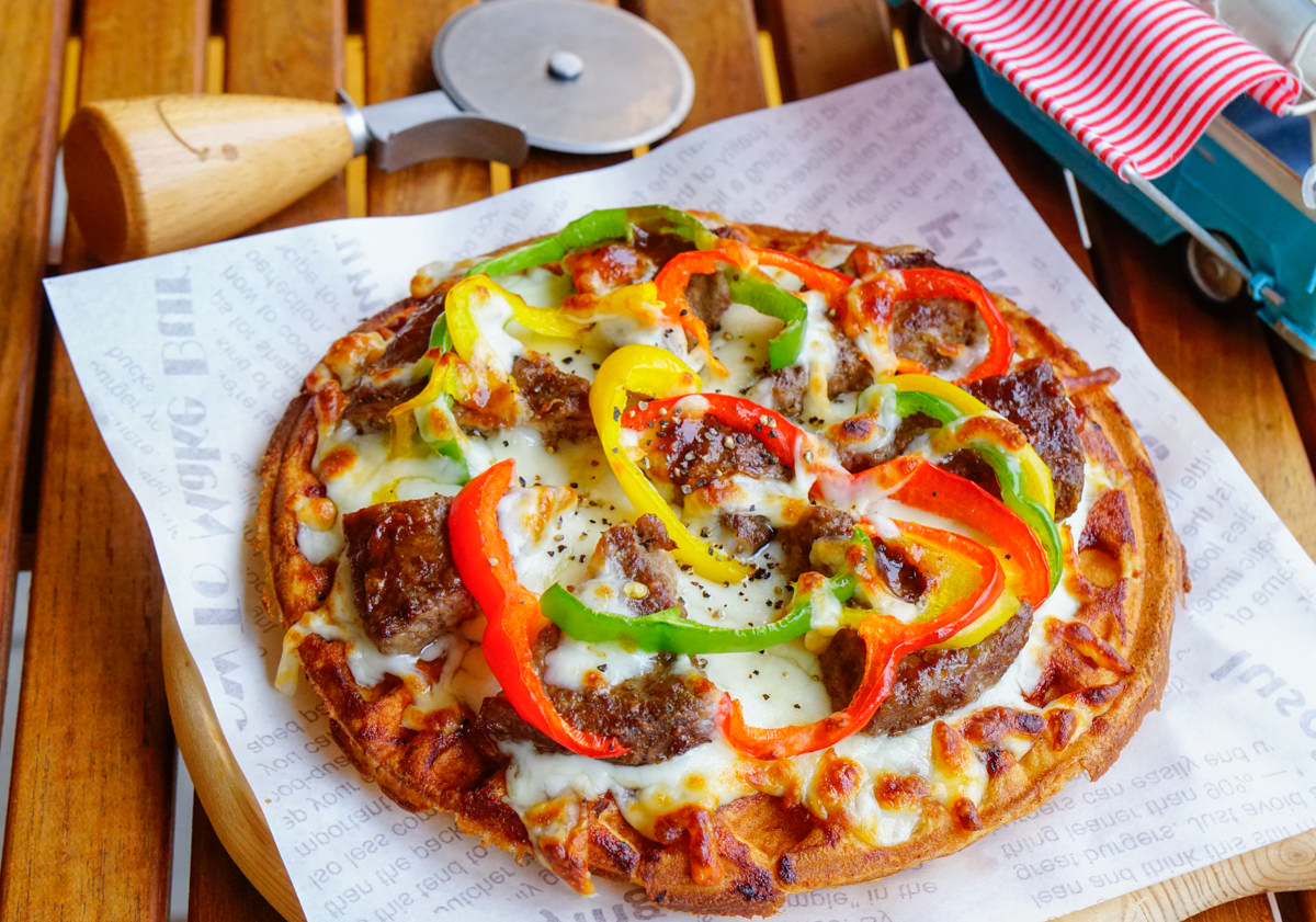 [高雄]Oh Mia歐米芽鬆餅屋-銅板價!?超酷珍珠厚奶茶鬆餅x牽絲爆餡創意披薩鬆餅!超高C/P值 高雄鬆餅推薦 - 美食好芃友