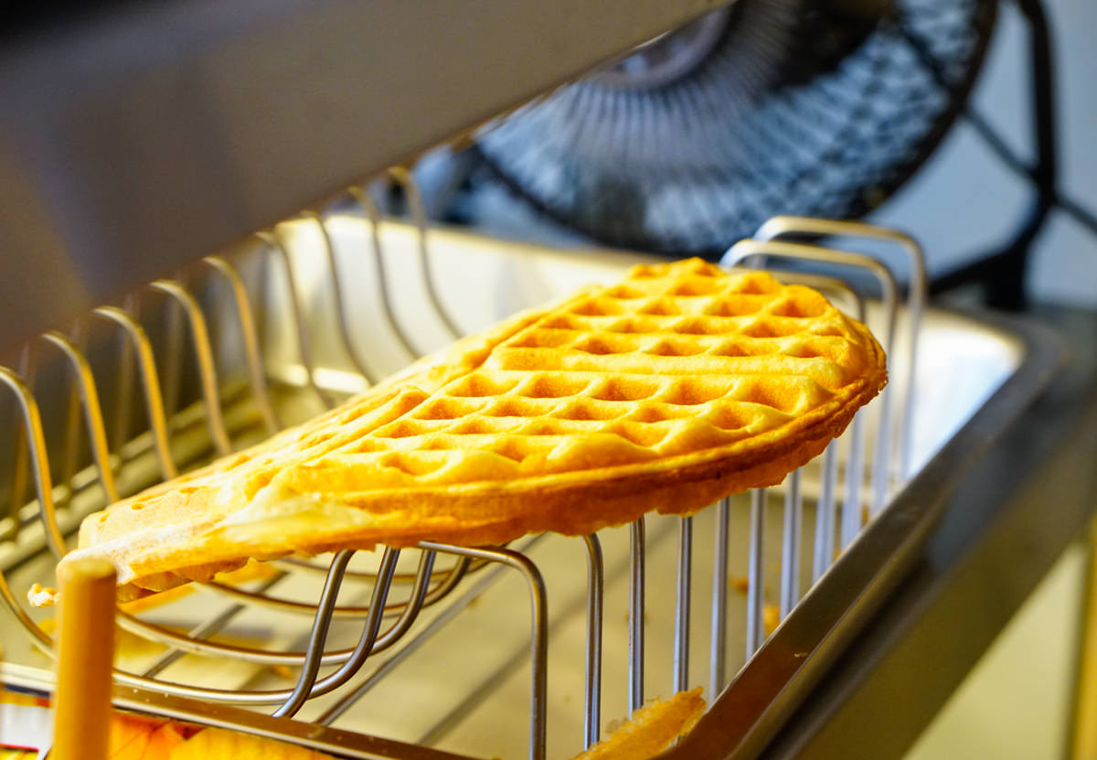 [高雄]Oh Mia歐米芽鬆餅屋-銅板價!?超酷珍珠厚奶茶鬆餅x牽絲爆餡創意披薩鬆餅!超高C/P值 高雄鬆餅推薦 - 美食好芃友