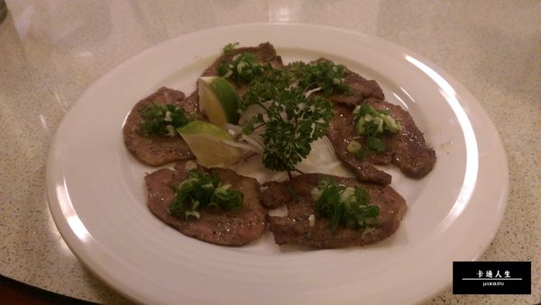 Osaka 日式炭火燒肉、壽司、吟釀料理：【高雄/食﹡新興】私藏愛店拜託不要來．高CP居酒屋全菜單分享．Osaka 日式炭火燒肉、壽司、吟釀料理