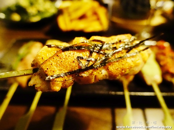 犬衛門居酒屋：【捷運美食】犬衛門居酒屋  大推七味串燒配上特調燒酒，還有賞心悅目的帥店員，這就是美妙的人蔘呀！宵夜解饞聚餐首選 市民大道/國父紀念館站