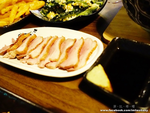 犬衛門居酒屋：【捷運美食】犬衛門居酒屋  大推七味串燒配上特調燒酒，還有賞心悅目的帥店員，這就是美妙的人蔘呀！宵夜解饞聚餐首選 市民大道/國父紀念館站