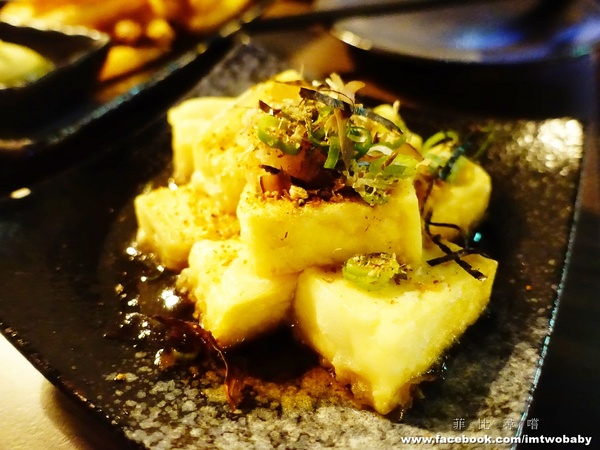 犬衛門居酒屋：【捷運美食】犬衛門居酒屋  大推七味串燒配上特調燒酒，還有賞心悅目的帥店員，這就是美妙的人蔘呀！宵夜解饞聚餐首選 市民大道/國父紀念館站