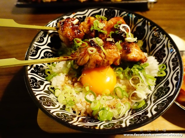 犬衛門居酒屋：【捷運美食】犬衛門居酒屋  大推七味串燒配上特調燒酒，還有賞心悅目的帥店員，這就是美妙的人蔘呀！宵夜解饞聚餐首選 市民大道/國父紀念館站