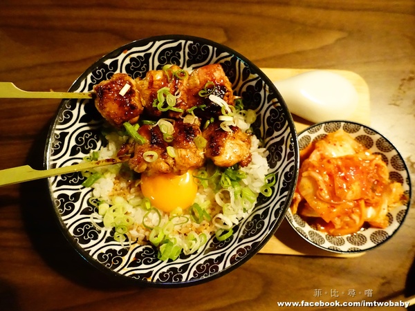 犬衛門居酒屋：【捷運美食】犬衛門居酒屋  大推七味串燒配上特調燒酒，還有賞心悅目的帥店員，這就是美妙的人蔘呀！宵夜解饞聚餐首選 市民大道/國父紀念館站