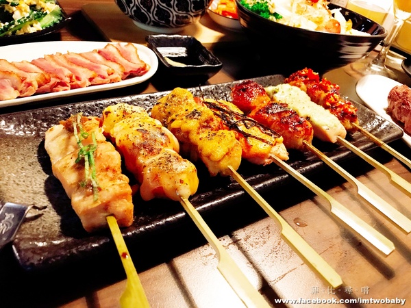 犬衛門居酒屋：【捷運美食】犬衛門居酒屋  大推七味串燒配上特調燒酒，還有賞心悅目的帥店員，這就是美妙的人蔘呀！宵夜解饞聚餐首選 市民大道/國父紀念館站
