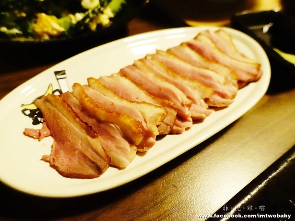 犬衛門居酒屋：【捷運美食】犬衛門居酒屋  大推七味串燒配上特調燒酒，還有賞心悅目的帥店員，這就是美妙的人蔘呀！宵夜解饞聚餐首選 市民大道/國父紀念館站