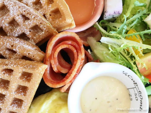 CAFÉ Alfred 愛我的.咖啡:台中美食│CAFÉ Alfred _愛我的.咖啡〃結合乾燥花的早午餐咖啡館,網美必訪IG打卡點~