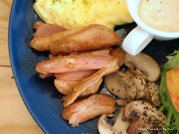 CAFÉ Alfred 愛我的.咖啡:台中美食│CAFÉ Alfred _愛我的.咖啡〃結合乾燥花的早午餐咖啡館,網美必訪IG打卡點~