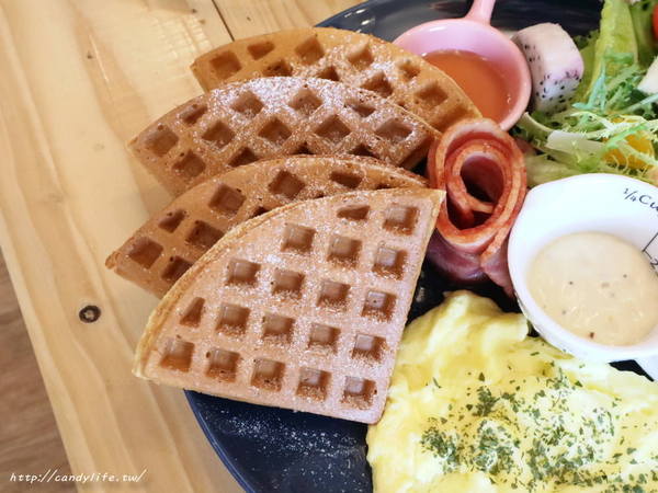 CAFÉ Alfred 愛我的.咖啡:台中美食│CAFÉ Alfred _愛我的.咖啡〃結合乾燥花的早午餐咖啡館,網美必訪IG打卡點~