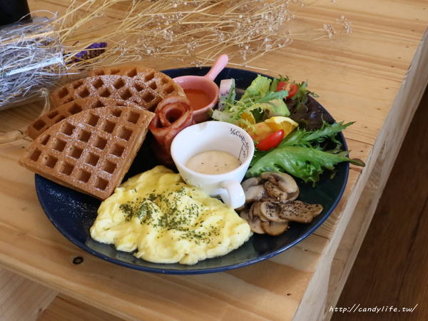 CAFÉ Alfred 愛我的.咖啡:台中美食│CAFÉ Alfred _愛我的.咖啡〃結合乾燥花的早午餐咖啡館,網美必訪IG打卡點~