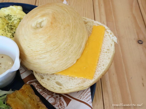 CAFÉ Alfred 愛我的.咖啡:台中美食│CAFÉ Alfred _愛我的.咖啡〃結合乾燥花的早午餐咖啡館,網美必訪IG打卡點~