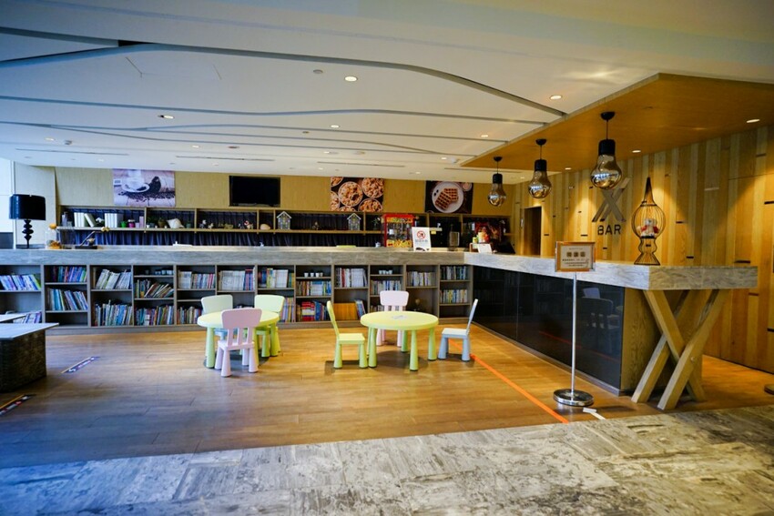 新北旅遊住宿|北海岸親子飯店推薦!薆悅酒店野柳渡假館 400坪親子遊戲室、海鮮自助餐吃到飽 順遊野柳女王頭、野柳海洋公園 - 奇奇一起玩樂趣