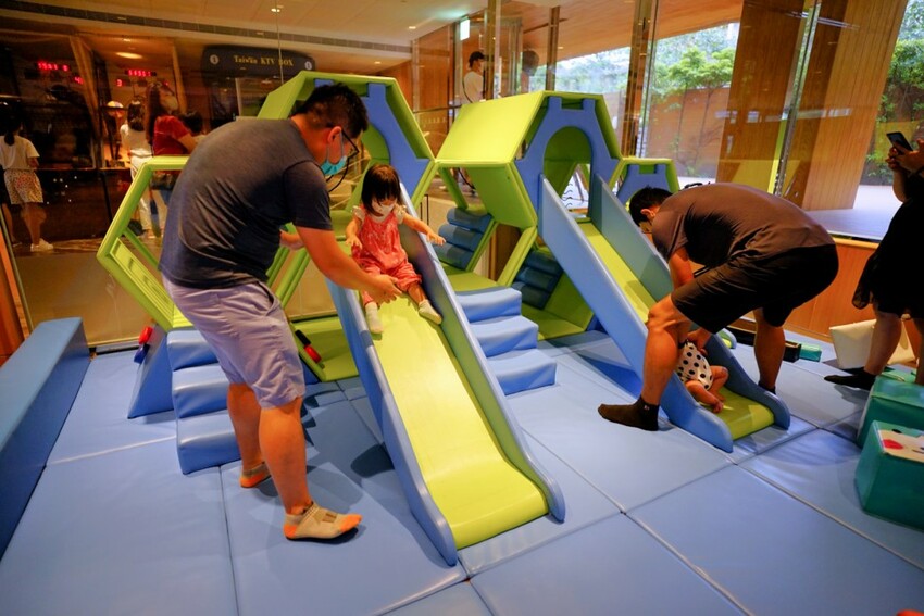 新北旅遊住宿|北海岸親子飯店推薦!薆悅酒店野柳渡假館 400坪親子遊戲室、海鮮自助餐吃到飽 順遊野柳女王頭、野柳海洋公園 - 奇奇一起玩樂趣