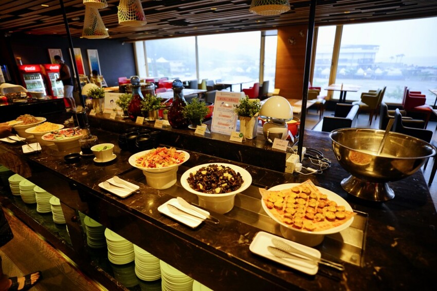 新北旅遊住宿|北海岸親子飯店推薦!薆悅酒店野柳渡假館 400坪親子遊戲室、海鮮自助餐吃到飽 順遊野柳女王頭、野柳海洋公園 - 奇奇一起玩樂趣