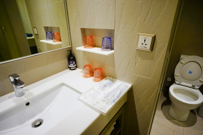 新北旅遊住宿|北海岸親子飯店推薦!薆悅酒店野柳渡假館 400坪親子遊戲室、海鮮自助餐吃到飽 順遊野柳女王頭、野柳海洋公園 - 奇奇一起玩樂趣