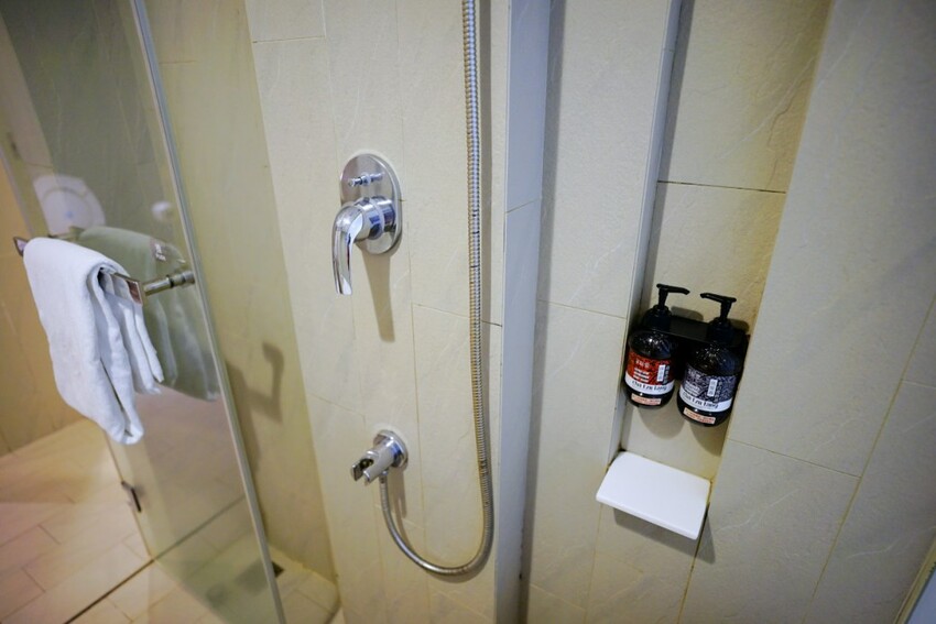 新北旅遊住宿|北海岸親子飯店推薦!薆悅酒店野柳渡假館 400坪親子遊戲室、海鮮自助餐吃到飽 順遊野柳女王頭、野柳海洋公園 - 奇奇一起玩樂趣