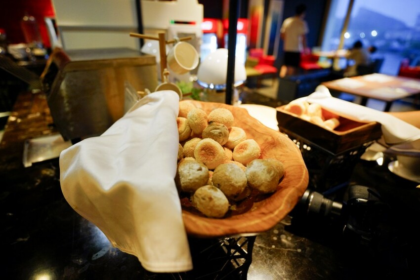 新北旅遊住宿|北海岸親子飯店推薦!薆悅酒店野柳渡假館 400坪親子遊戲室、海鮮自助餐吃到飽 順遊野柳女王頭、野柳海洋公園 - 奇奇一起玩樂趣