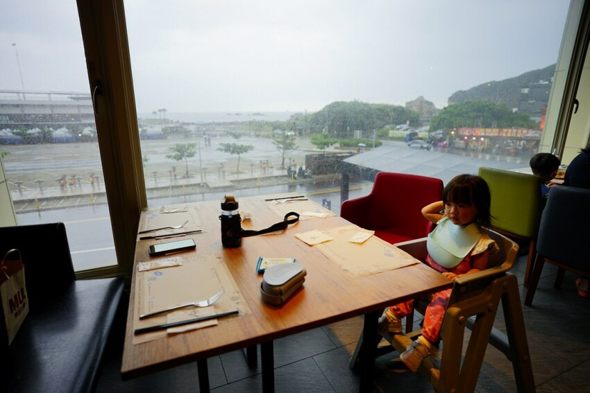 新北旅遊住宿|北海岸親子飯店推薦!薆悅酒店野柳渡假館 400坪親子遊戲室、海鮮自助餐吃到飽 順遊野柳女王頭、野柳海洋公園 - 奇奇一起玩樂趣