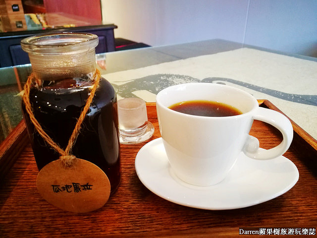 『桃園中壢下午茶』養親轅咖啡Jodie Ho Cafe★百年藥櫃藥桌中藥房轉型成有溫度的咖啡館/鄰近健行科技大學咖啡店