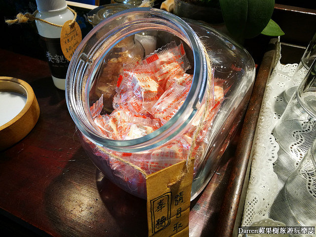 『桃園中壢下午茶』養親轅咖啡Jodie Ho Cafe★百年藥櫃藥桌中藥房轉型成有溫度的咖啡館/鄰近健行科技大學咖啡店