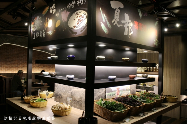 夏部Shabu壽喜燒(台北京華城)：松山新開幕火鍋吃到飽『夏部Shabu壽喜燒-台北京華城店』現調手搖飲料/花東新鮮無污染野菜