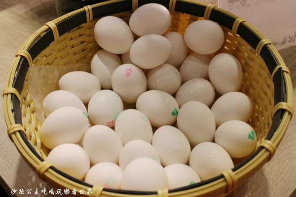 夏部Shabu壽喜燒(台北京華城)：松山新開幕火鍋吃到飽『夏部Shabu壽喜燒-台北京華城店』現調手搖飲料/花東新鮮無污染野菜