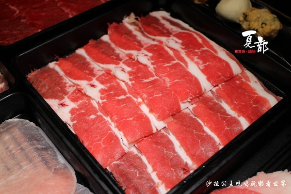 夏部Shabu壽喜燒(台北京華城)：松山新開幕火鍋吃到飽『夏部Shabu壽喜燒-台北京華城店』現調手搖飲料/花東新鮮無污染野菜