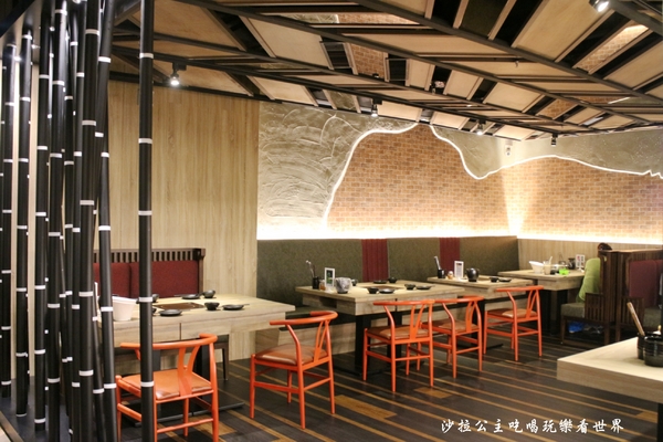 夏部Shabu壽喜燒(台北京華城)：松山新開幕火鍋吃到飽『夏部Shabu壽喜燒-台北京華城店』現調手搖飲料/花東新鮮無污染野菜