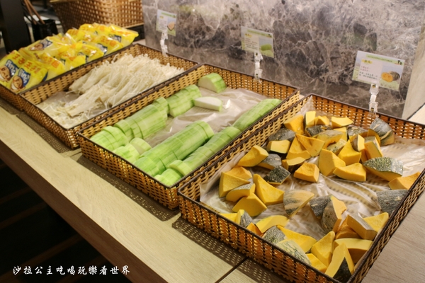 夏部Shabu壽喜燒(台北京華城)：松山新開幕火鍋吃到飽『夏部Shabu壽喜燒-台北京華城店』現調手搖飲料/花東新鮮無污染野菜