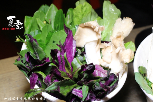 夏部Shabu壽喜燒(台北京華城)：松山新開幕火鍋吃到飽『夏部Shabu壽喜燒-台北京華城店』現調手搖飲料/花東新鮮無污染野菜