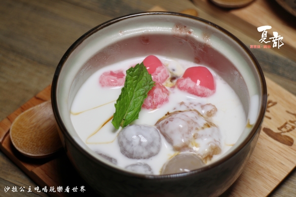 夏部Shabu壽喜燒(台北京華城)：松山新開幕火鍋吃到飽『夏部Shabu壽喜燒-台北京華城店』現調手搖飲料/花東新鮮無污染野菜