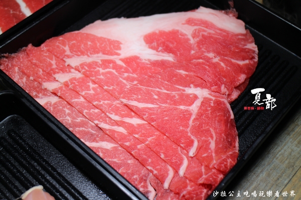 夏部Shabu壽喜燒(台北京華城)：松山新開幕火鍋吃到飽『夏部Shabu壽喜燒-台北京華城店』現調手搖飲料/花東新鮮無污染野菜