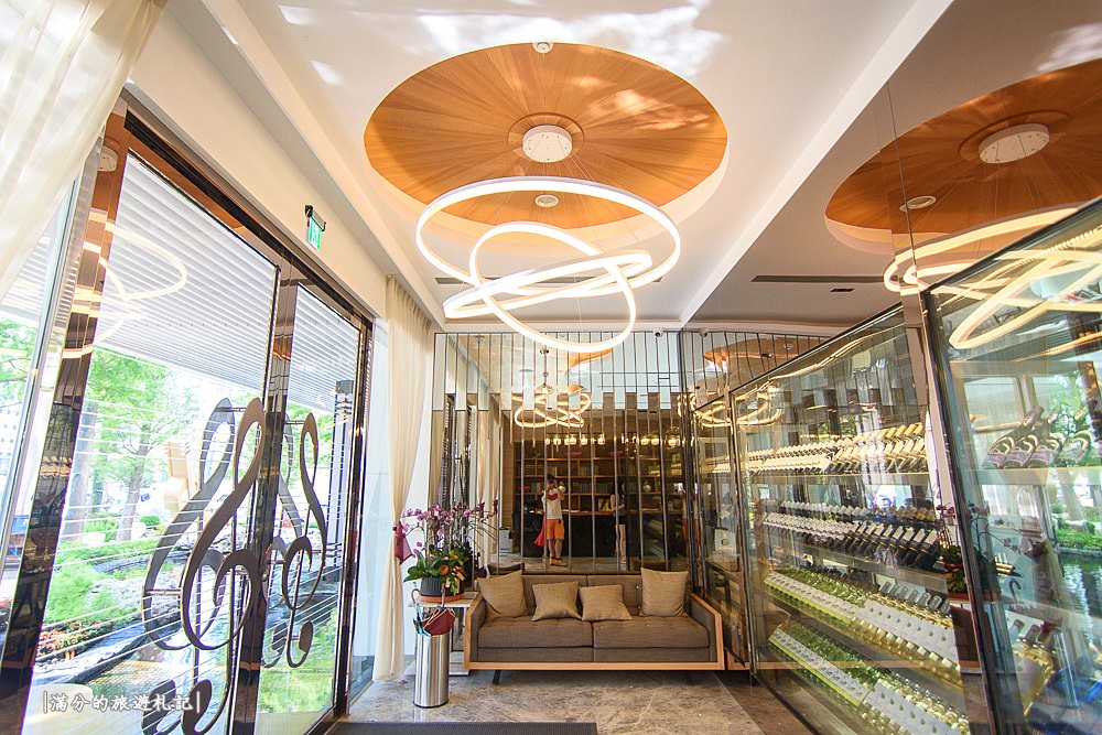 台中西屯美食》琴.森林主題餐廳 IG熱門打卡點 巨型鋼琴出沒 精美別緻的歐風餐廳 - 滿分的旅遊札記