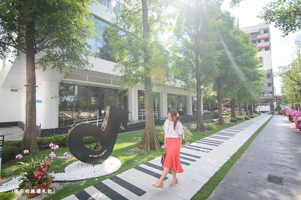 台中西屯美食》琴.森林主題餐廳 IG熱門打卡點 巨型鋼琴出沒 精美別緻的歐風餐廳 - 滿分的旅遊札記