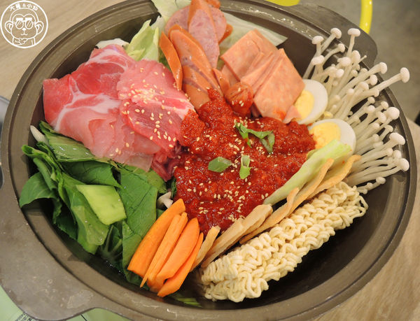 瑪妮年糕鍋：呷飽祙【新北板橋･瑪妮年糕鍋】道地韓國料理來這吃