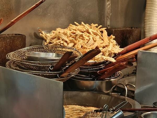 (台北/萬華)艋舺大豐-傳承一甲子，每天近百種炸物鍋料登場，就是在地婆媽採買的好去處