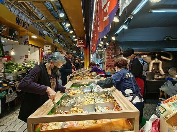 (台北/萬華)艋舺大豐-傳承一甲子，每天近百種炸物鍋料登場，就是在地婆媽採買的好去處