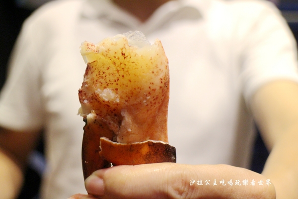 極幻燒肉弁当:板橋丼飯/滿出來的活龍蝦丼飯『極幻 燒肉弁当』平價美食/炙燒雞腿排/外送便當/茶水/味噌湯無限供應