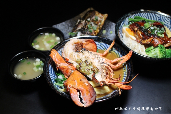 極幻燒肉弁当:板橋丼飯/滿出來的活龍蝦丼飯『極幻 燒肉弁当』平價美食/炙燒雞腿排/外送便當/茶水/味噌湯無限供應