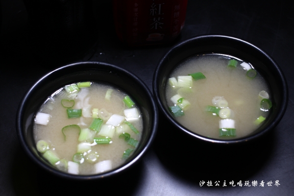 極幻燒肉弁当:板橋丼飯/滿出來的活龍蝦丼飯『極幻 燒肉弁当』平價美食/炙燒雞腿排/外送便當/茶水/味噌湯無限供應