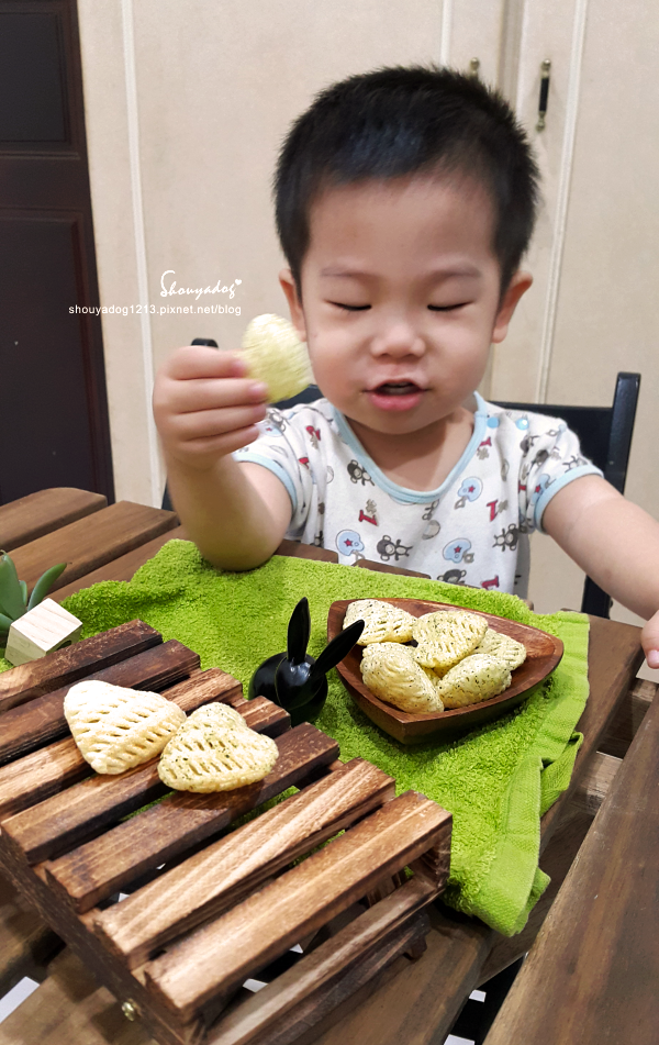 卡滋4D心爆薯球：【餅乾零食】嫩感雞汁X鮮脆海苔 立體少女心 卡滋 4D心爆薯球