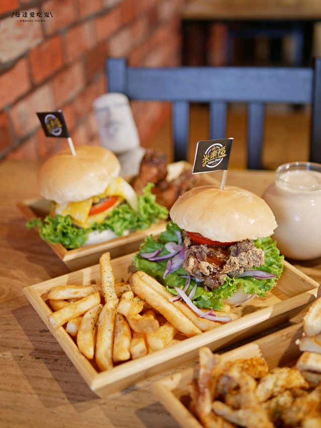 澎湃酥炸雞腿堡、泡菜豬肉堡吃起來『米樂福 Miller Food』巨蛋商圈人氣早午餐推薦！高雄美食｜瑞豐商圈｜高雄早午餐 - 曼達愛吃鬼