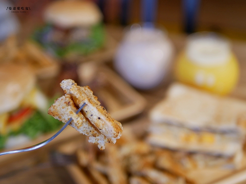 澎湃酥炸雞腿堡、泡菜豬肉堡吃起來『米樂福 Miller Food』巨蛋商圈人氣早午餐推薦！高雄美食｜瑞豐商圈｜高雄早午餐 - 曼達愛吃鬼