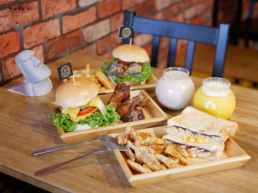 澎湃酥炸雞腿堡、泡菜豬肉堡吃起來『米樂福 Miller Food』巨蛋商圈人氣早午餐推薦！高雄美食｜瑞豐商圈｜高雄早午餐 - 曼達愛吃鬼