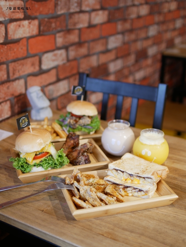 澎湃酥炸雞腿堡、泡菜豬肉堡吃起來『米樂福 Miller Food』巨蛋商圈人氣早午餐推薦！高雄美食｜瑞豐商圈｜高雄早午餐 - 曼達愛吃鬼