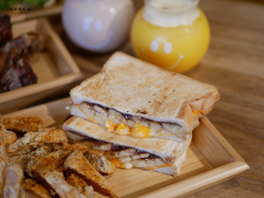 澎湃酥炸雞腿堡、泡菜豬肉堡吃起來『米樂福 Miller Food』巨蛋商圈人氣早午餐推薦！高雄美食｜瑞豐商圈｜高雄早午餐 - 曼達愛吃鬼