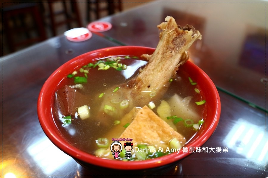 20170603《竹北小吃分享》爆師傅爌肉飯。台灣傳統美食小吃。招牌爌肉飯。香Q豬腳。炒米粉｜台中人才知道的東泉辣椒醬（影片） (7).jpg