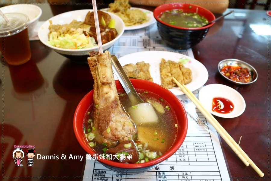 20170603《竹北小吃分享》爆師傅爌肉飯。台灣傳統美食小吃。招牌爌肉飯。香Q豬腳。炒米粉｜台中人才知道的東泉辣椒醬（影片） (2).jpg